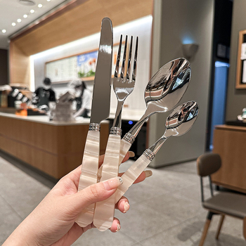 Set tacâmuri cu mâner acrilic alb perlat, din oțel inoxidabil 304 – cuțit, furculiță și lingură pentru masă occidentală acasă