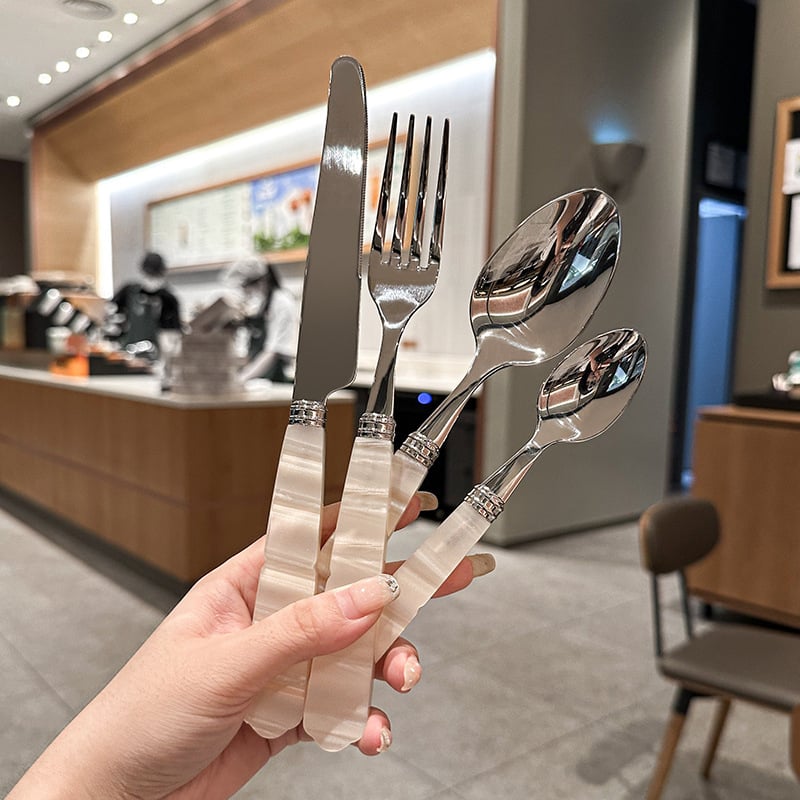 Set tacâmuri cu mâner acrilic alb perlat, din oțel inoxidabil 304 – cuțit, furculiță și lingură pentru masă occidentală acasă