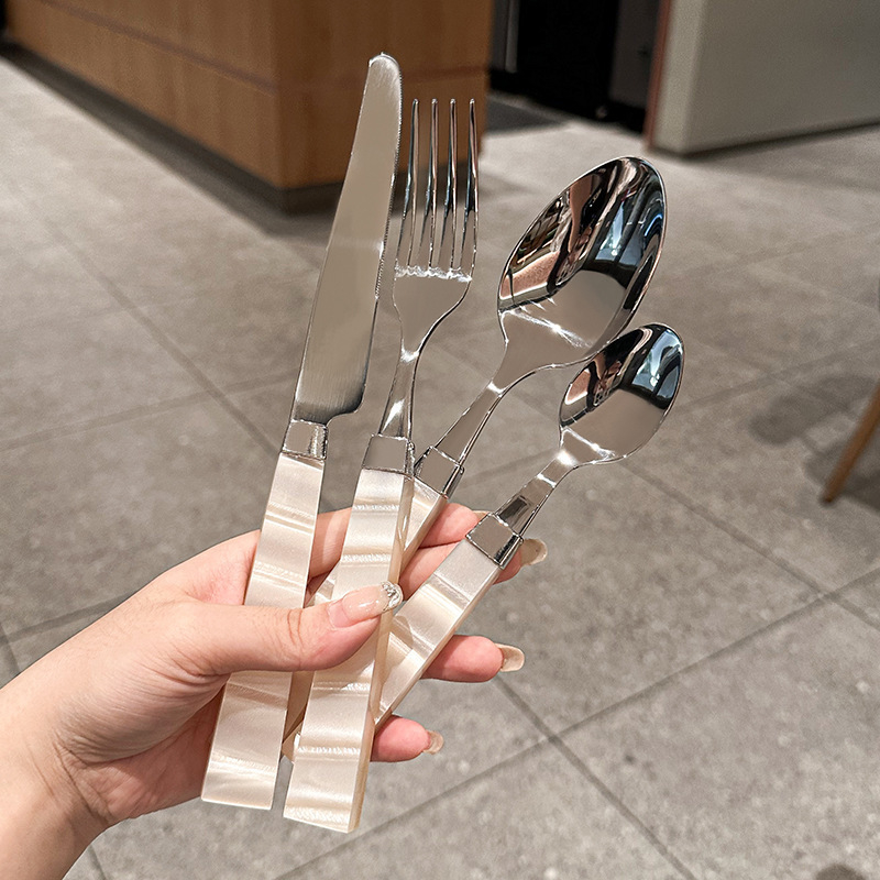 Set tacâmuri cu mâner acrilic alb perlat, din oțel inoxidabil 304 – cuțit, furculiță și lingură pentru masă occidentală acasă
