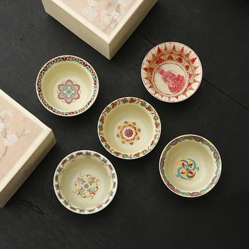 Căniță de ceai din ceramică cu motiv floral, în stil chinezesc, parte a unui set Gong Fu, o singură căniță pentru degustare ceai.