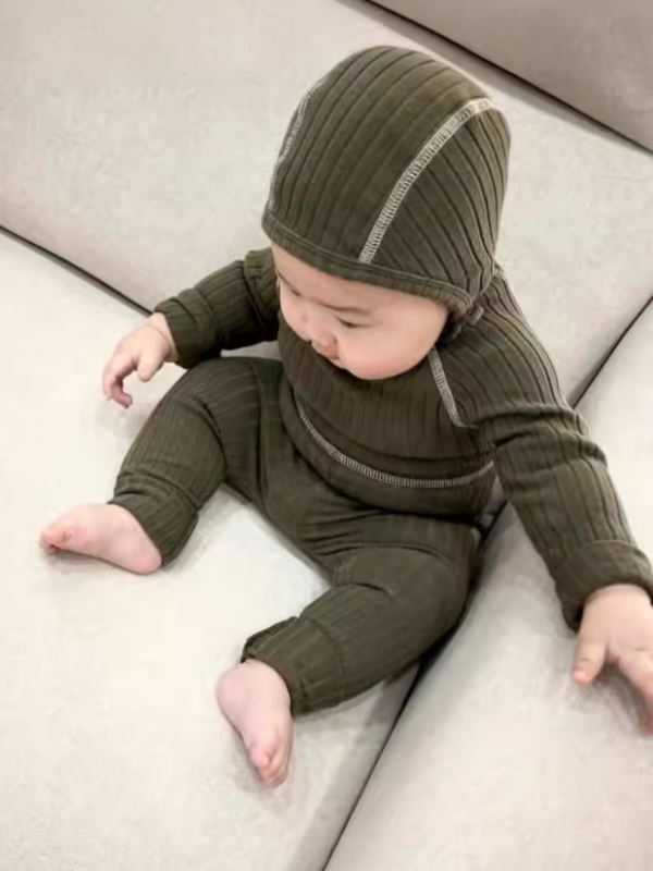 2026 őszi-téli: pamut bordázott romper és elasztikus leggings babáknak – két darabos pizsama szett 0–3 éveseknek