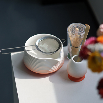 Qihuang Set de Ceai Matcha, 4 piese: bol ceramic, tel de amestecare, suport pentru tel, linguriță, cutie colorată