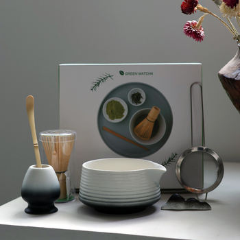 Qihuang Set de Ceai Matcha, 4 piese: bol ceramic, tel de amestecare, suport pentru tel, linguriță, cutie colorată