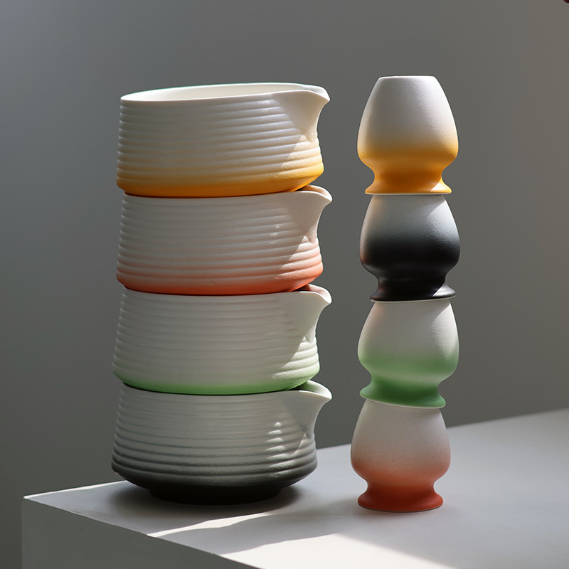 Qihuang Set de Ceai Matcha, 4 piese: bol ceramic, tel de amestecare, suport pentru tel, linguriță, cutie colorată