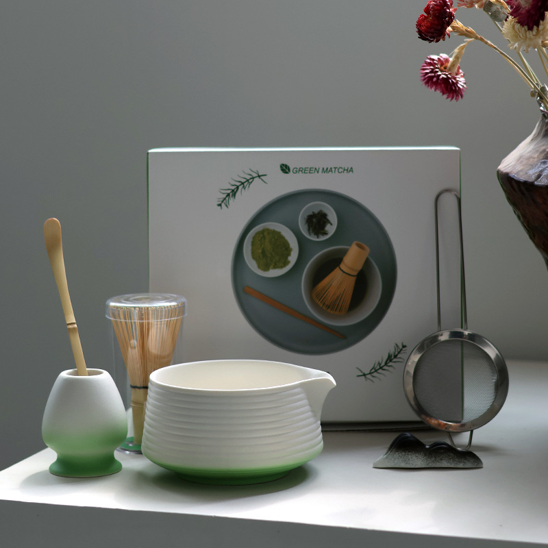 Qihuang Set de Ceai Matcha, 4 piese: bol ceramic, tel de amestecare, suport pentru tel, linguriță, cutie colorată
