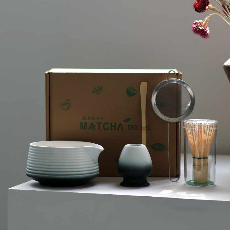 Qihuang Set de Ceai Matcha, 4 piese: bol ceramic, tel de amestecare, suport pentru tel, linguriță, cutie colorată
