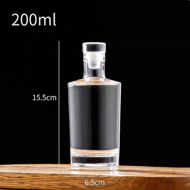 Set prozirnih staklenih boca za vino: 500 ml boca za voćno vino i 750 ml boca za alkoholna pića s hermetičnim poklopcima