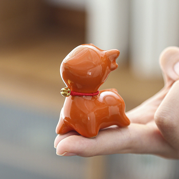 Yizi Tea pet drăguț chinezesc – ornament ceramic cu un cerb mic și clopoțel