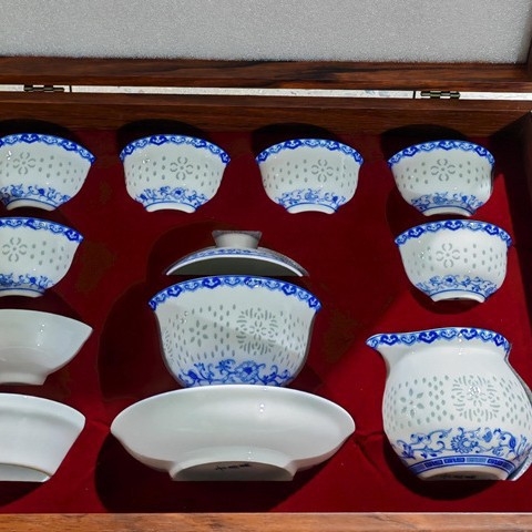 Set ceai ceramic cu ceainic albastru‑alb, porțelan emailat, stil modern minimalist, pentru uz casnic și birou, 3–5 persoane