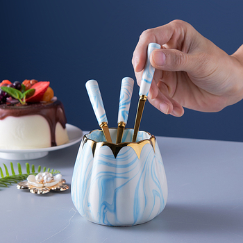 Set nordic din oțel inoxidabil pentru fructe: furculiță și lingură cu recipient ceramic de depozitare, design marmorat pentru uz casnic
