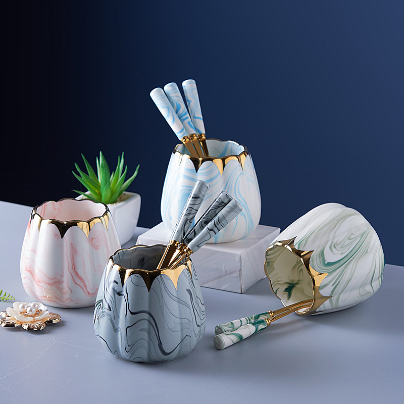 Set nordic din oțel inoxidabil pentru fructe: furculiță și lingură cu recipient ceramic de depozitare, design marmorat pentru uz casnic