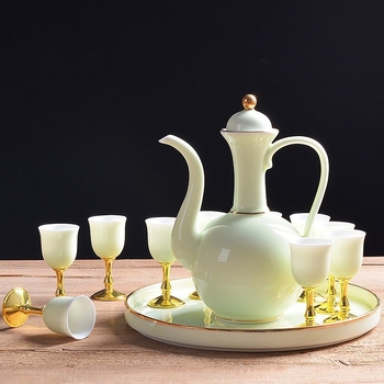 Set de vin din porțelan alb, cu distribuitor în stil antic, pahare mici și cană ceramică – cadou premium pentru casă