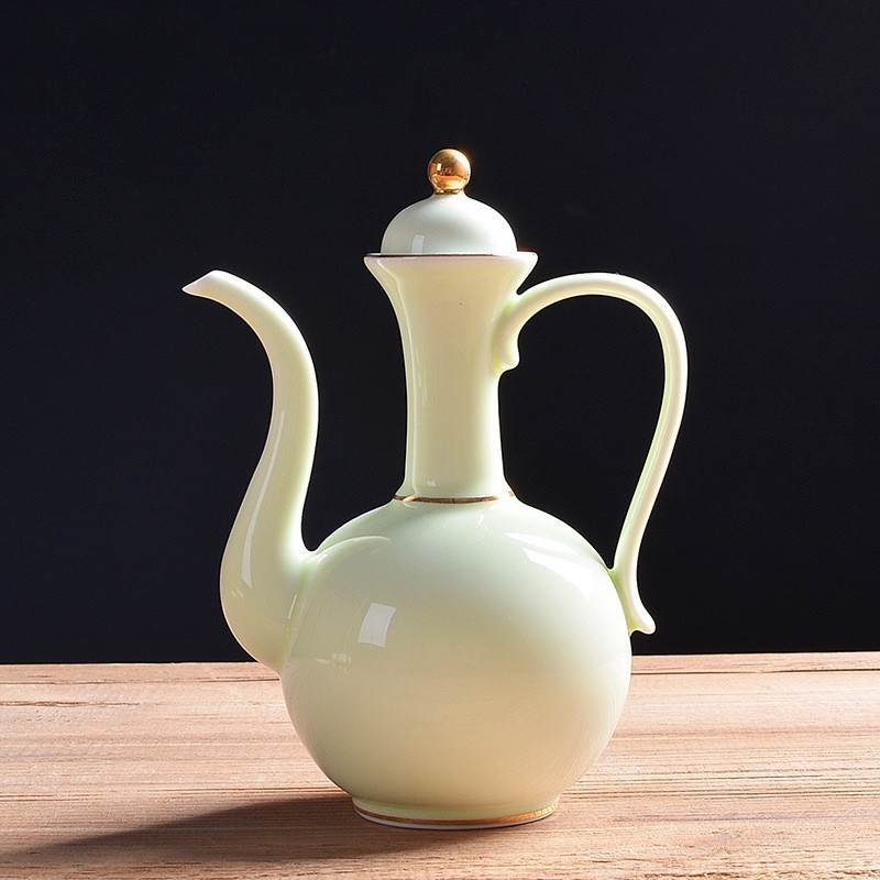Set de vin din porțelan alb, cu distribuitor în stil antic, pahare mici și cană ceramică – cadou premium pentru casă