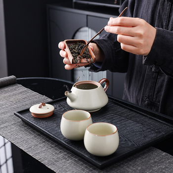Ceainic bej din ceramică, cu mâner lateral, glazură crăpată și linii aurii, ceainic Gongfu pentru uz casnic, stil Chinez Nou