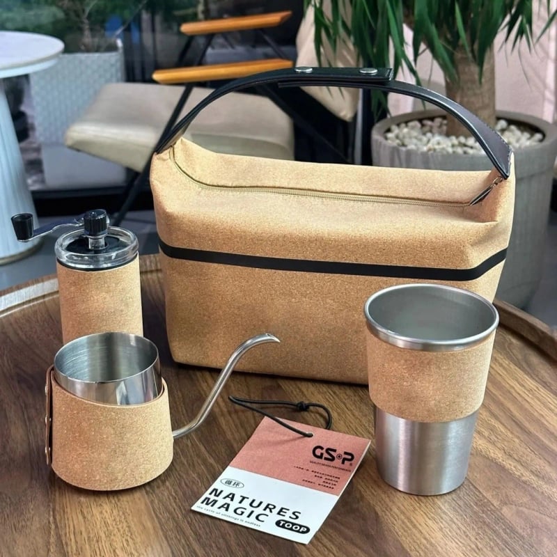 Set portabil de cafea pentru camping, în cutie cadou — ceainic pour-over și râșniță de cafea manuală, stil retro