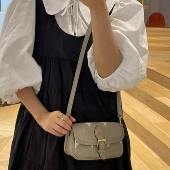 2025 nova europsko-američka moda: crossbody torbica s reljefnim uzorkom u obliku baguette, mini ženska torba za svakodnevnu uporabu
