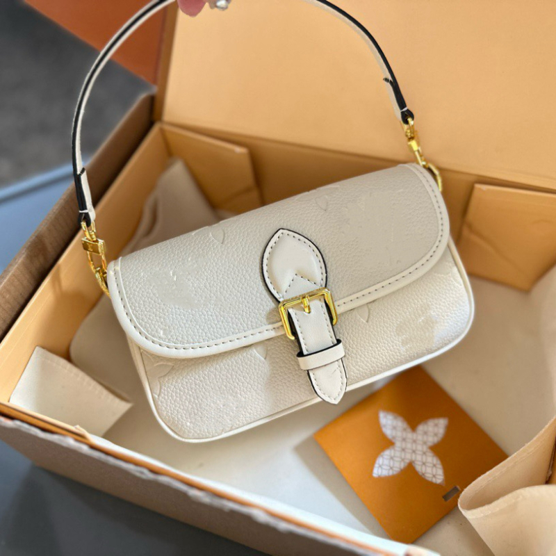 2025 nova europsko-američka moda: crossbody torbica s reljefnim uzorkom u obliku baguette, mini ženska torba za svakodnevnu uporabu