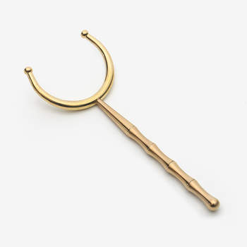 Set din alamă pentru ceremonia ceaiului – Şase domni: clește pentru ceai, cuțit pentru ceai, lingură pentru ceai, pensetă pentru ceai, ac pentru ceai, recipient pentru ceai și accesorii