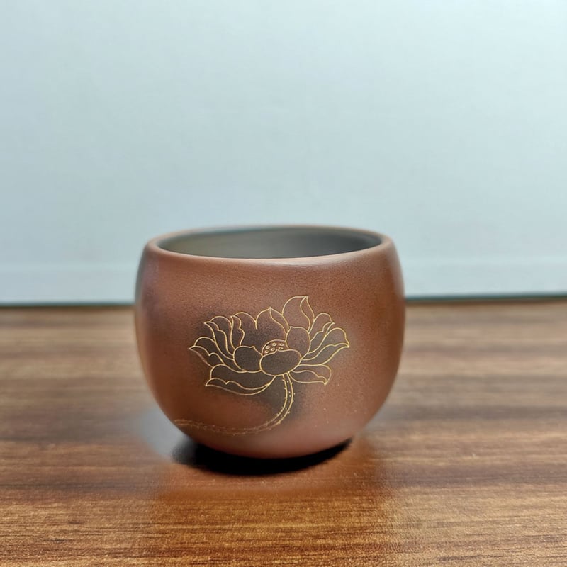 Set de ceai din lut purpuriu Nixing cu motive gravate de lotus, prun, orhidee, bambus, krizantemă și peisaj; pentru uz casnic și pentru oaspeți; set de ceai Kung Fu.