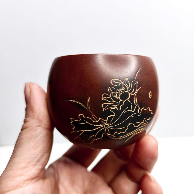 Set de ceai din lut purpuriu Nixing cu motive gravate de lotus, prun, orhidee, bambus, krizantemă și peisaj; pentru uz casnic și pentru oaspeți; set de ceai Kung Fu.