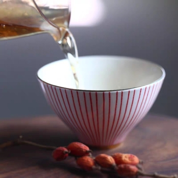 Cupa Gongfu din ceramică – ceașcă mare de ceai cu decor auriu