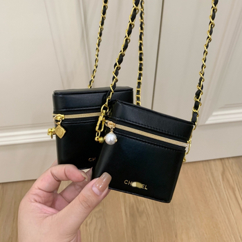 Ženska crossbody torba, kvadratnog oblika, s lancem, PU koža, mala veličina