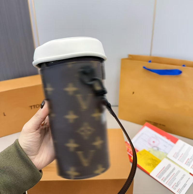 Ženska PVC kanta torba, cilindričnog oblika, preko tijela ili na ramenu, različiti stilovi