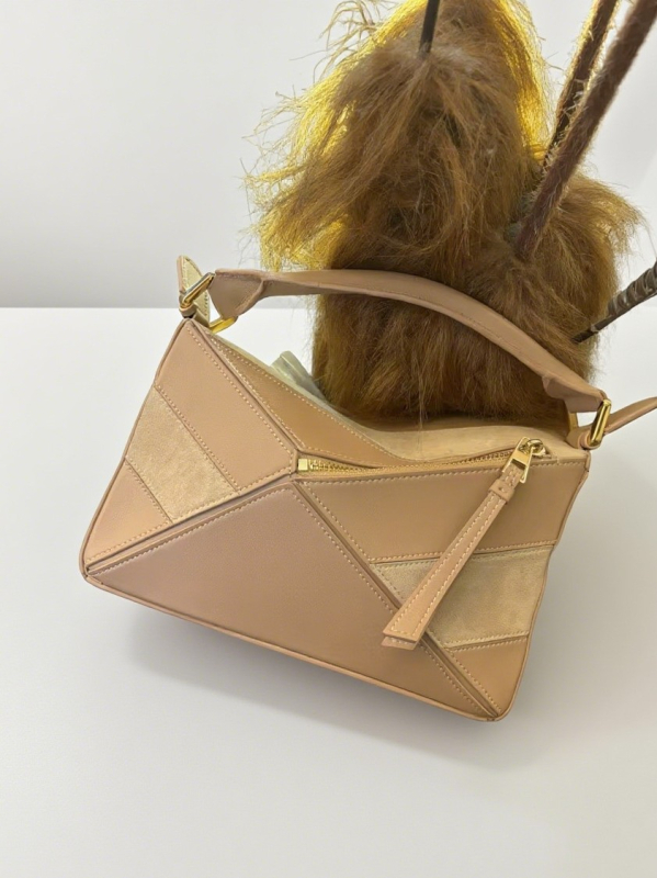 Ženska torba od prave kože Puzz s geometrijskim dizajnom, teleća koža i nubuk, preko ramena ili crossbody, svakodnevna upotreba, jesen 2025