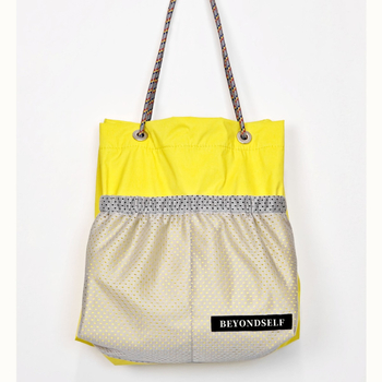 Prilagodljiva ženska crossbody torba s mogućnošću skladištenja, moderan kontrast boja, gradski street stil