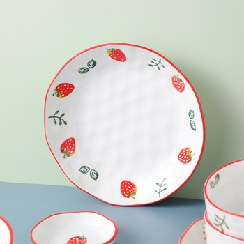 Set ceramic pentru bucătărie creativ cu motive fructate; include bol mare pentru supă, bol pentru tăiței, boluri pentru gustări, farfurie și lingură; boluri conice colorate sub glazură.