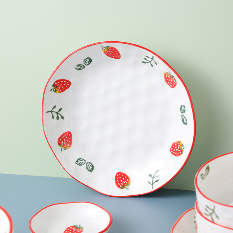 Set ceramic pentru bucătărie creativ cu motive fructate; include bol mare pentru supă, bol pentru tăiței, boluri pentru gustări, farfurie și lingură; boluri conice colorate sub glazură.
