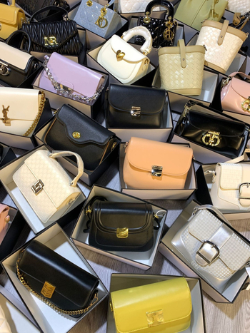 Ženska PU kožna crossbody torbica preko ramena, mala kvadratna forma, srednje veličine, podstava od poliestera, vodoravni kvadratni oblik, zatvaranje zipom, dvostruki remen, za svakodnevnu upotrebu, Proljeće 2025