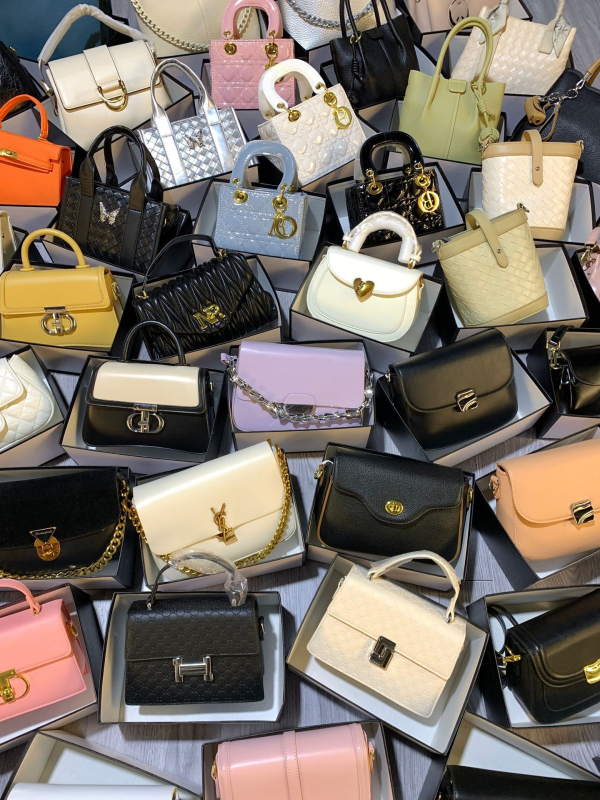 Ženska PU kožna crossbody torbica preko ramena, mala kvadratna forma, srednje veličine, podstava od poliestera, vodoravni kvadratni oblik, zatvaranje zipom, dvostruki remen, za svakodnevnu upotrebu, Proljeće 2025