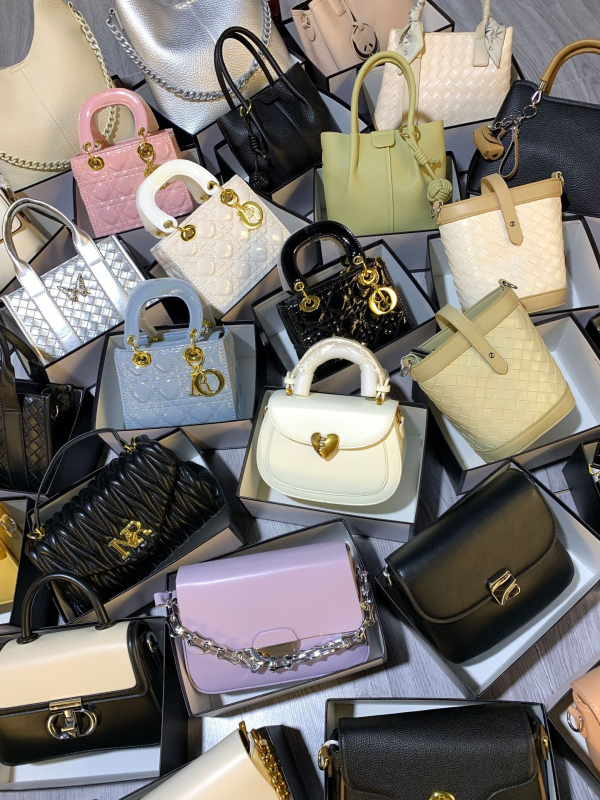 Ženska PU kožna crossbody torbica preko ramena, mala kvadratna forma, srednje veličine, podstava od poliestera, vodoravni kvadratni oblik, zatvaranje zipom, dvostruki remen, za svakodnevnu upotrebu, Proljeće 2025