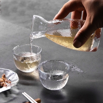 Pahar din sticlă ciocănită, în stil japonez, pentru sake și vinuri — pahar mic pentru vin de orez, vin de prune și vinuri de fructe