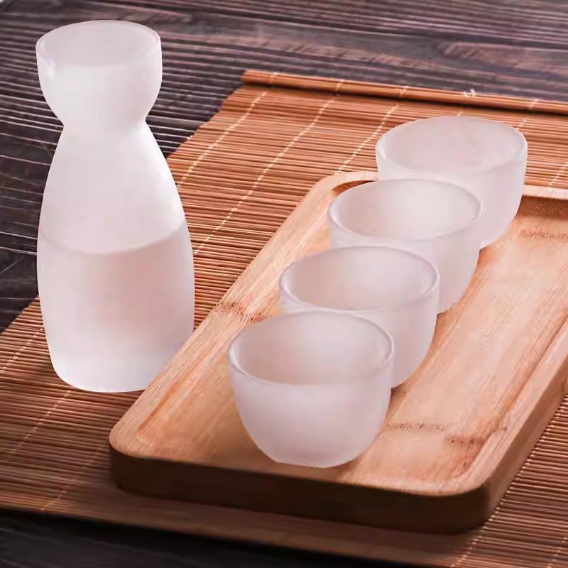 Pahar din sticlă ciocănită, în stil japonez, pentru sake și vinuri — pahar mic pentru vin de orez, vin de prune și vinuri de fructe
