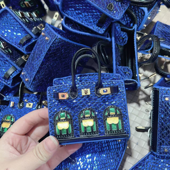 Mini torba u obliku kuće za slušalice, ruž i ključeve; moderna ženska mini torba visoke klase u boji dopamina