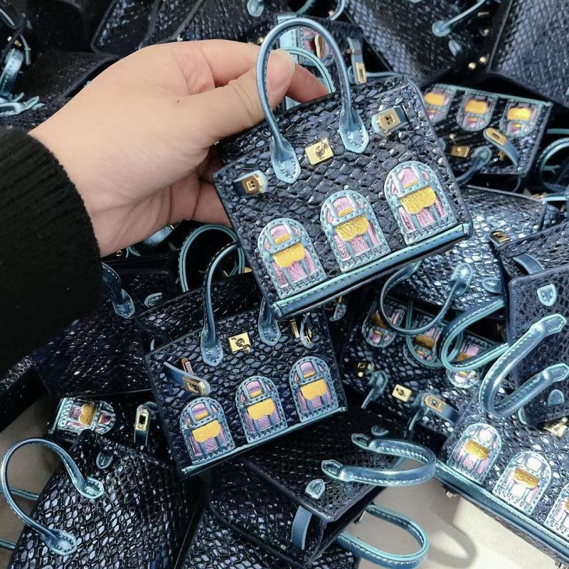 Mini torba u obliku kuće za slušalice, ruž i ključeve; moderna ženska mini torba visoke klase u boji dopamina