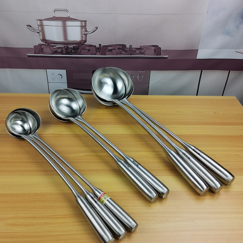 Lingură de supă din oțel inoxidabil cu mâner lung, pentru uz casnic, potrivită pentru supă, hot pot și terci, capacitate mare, design elegant