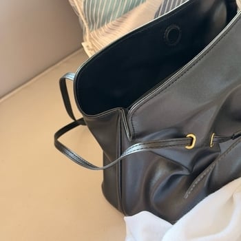 Dada torba od ovčje kože, plisirana, oblik bucket, mala, jesen-zima 2025