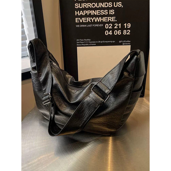 Ženska crossbody torba od mekane kože, oblik knedle, svestrani dnevni dodatak, model 2025