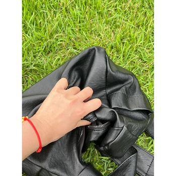 Ženska crossbody torba od mekane kože, oblik knedle, svestrani dnevni dodatak, model 2025