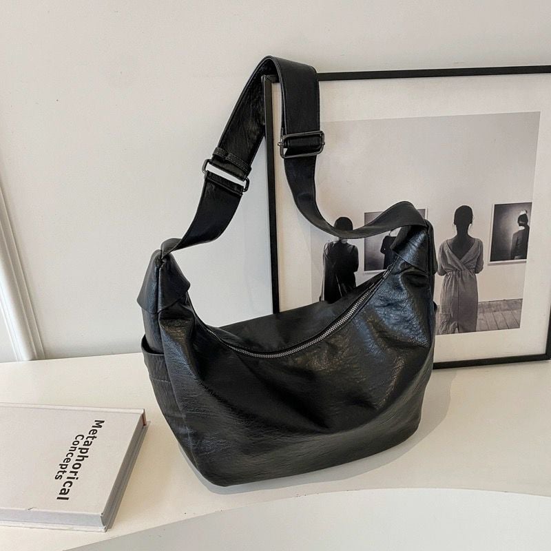 Ženska crossbody torba od mekane kože, oblik knedle, svestrani dnevni dodatak, model 2025