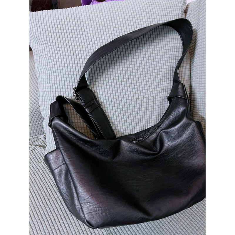 Ženska crossbody torba od mekane kože, oblik knedle, svestrani dnevni dodatak, model 2025