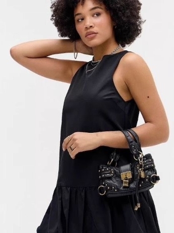 Mala torbica, ljeto 2025, novi model velike kapacitete, rivet detalji, retro ulična motociklistička torba, mini torbica preko ramena za telefon, ženska torba