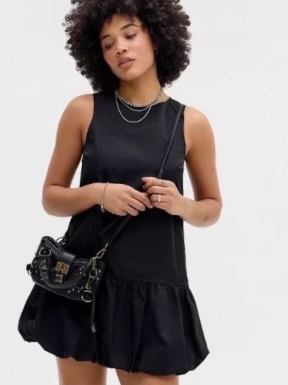 Mala torbica, ljeto 2025, novi model velike kapacitete, rivet detalji, retro ulična motociklistička torba, mini torbica preko ramena za telefon, ženska torba