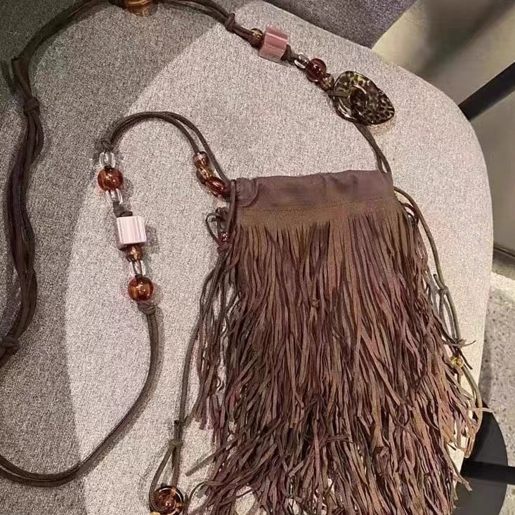Stylna crossbody torba s vezicom i perlicama od jelene kože s baršunom – vintage stil, mala, za jesen