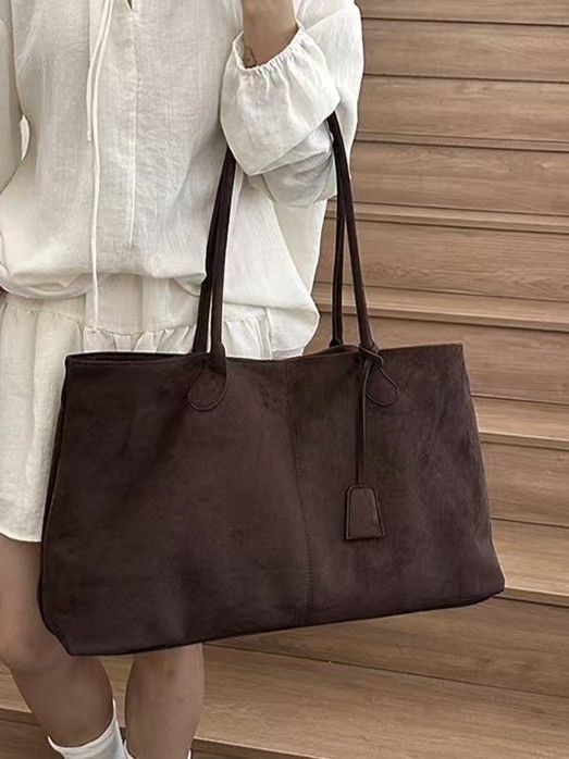 Tote torba velike kapacitete, s retro mat završetkom i semiš teksturom, za posao