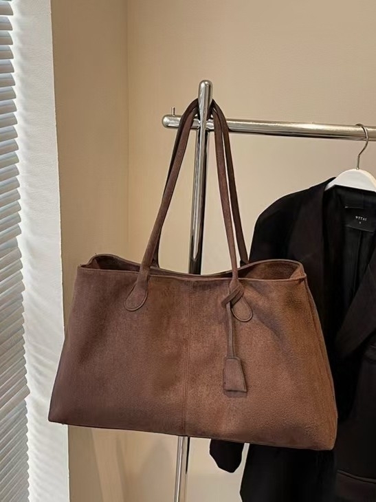Tote torba velike kapacitete, s retro mat završetkom i semiš teksturom, za posao