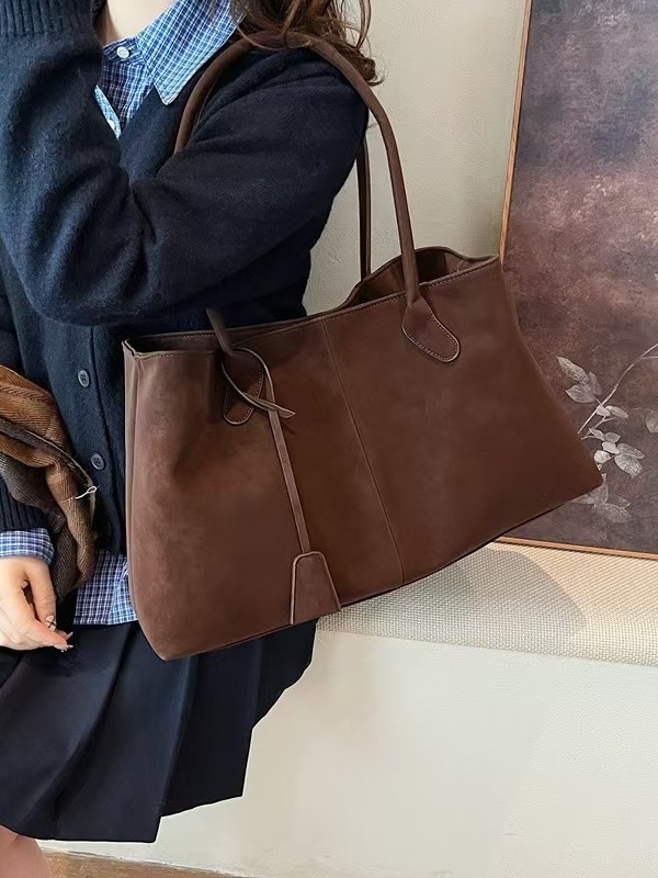 Tote torba velike kapacitete, s retro mat završetkom i semiš teksturom, za posao